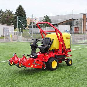 Машина для уборки травы на спортплощадках Gianni Ferrari PGS 230 Synthetic 23 л.с.